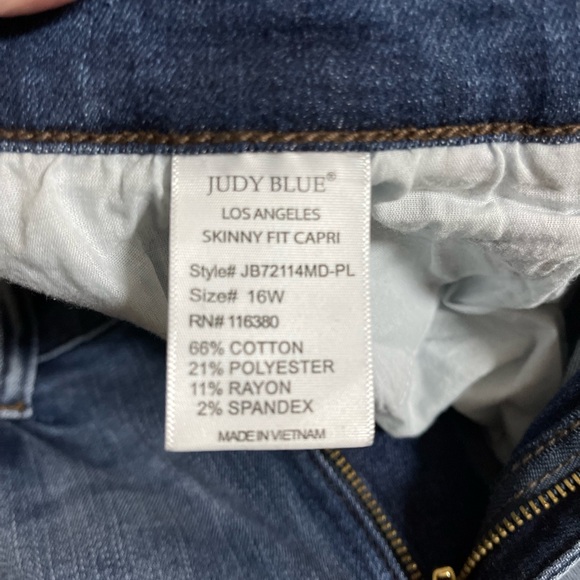 Judy Blue Skinny Fit Capri Jeans. Non Distressed. 16W. Excellent Used Condition! - Picture 6 of 8